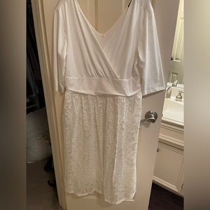 White 3/4 length sleeve dress with lace detail bottom. Xl